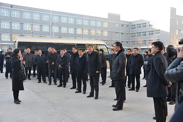 安陽(yáng)市委書記李公樂，市長(zhǎng)王新偉等市四大班子領(lǐng)導(dǎo)蒞臨金秋照明考察觀摩